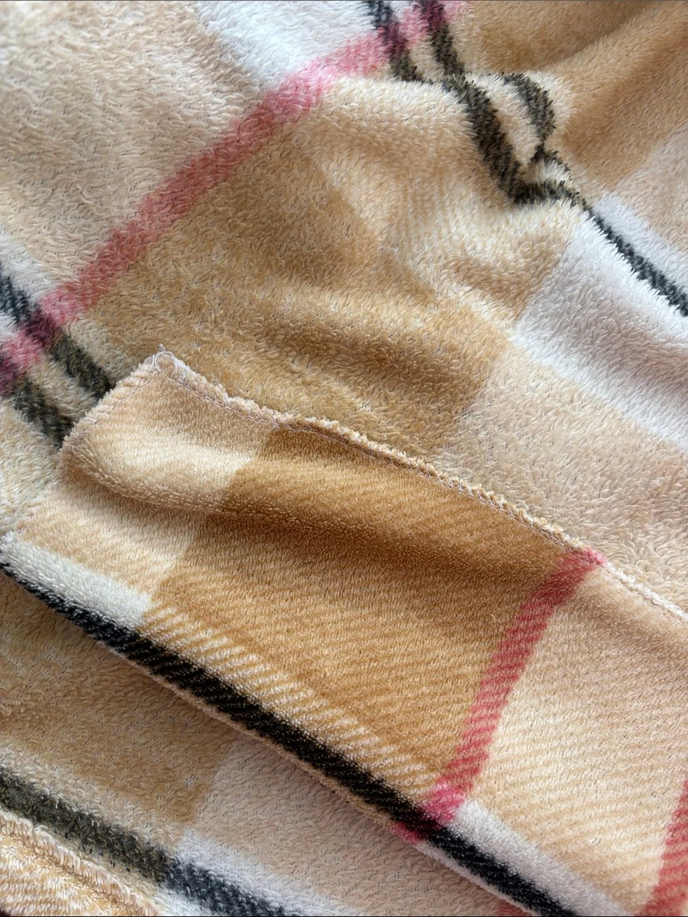 SNUGGIE PLAID FLEECE WEARABLE BLANKET
